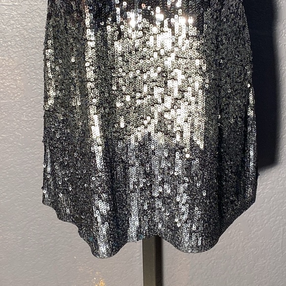 EXPRESS - NWT - dress: black & silver fading sequin ombré mini w lining - L - Picture 4 of 16